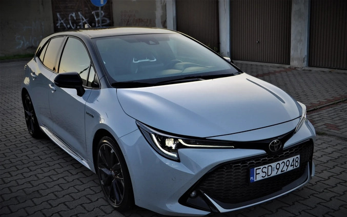 Toyota Corolla cena 94900 przebieg: 33000, rok produkcji 2020 z Drezdenko małe 667